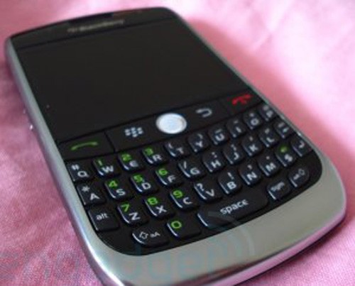 智能人气王&nbsp;EV-DO版黑莓9000真机曝光