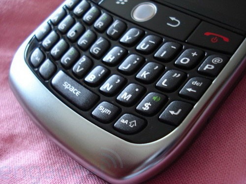 智能人气王&nbsp;EV-DO版黑莓9000真机曝光