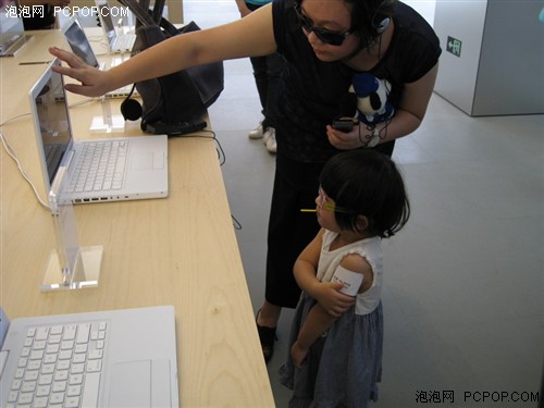 抢鲜体验苹果在华首家Apple<!-- WP_SPACEHOLDER -->Store店