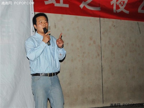 中国第一女兽王到场! 万人校园陷疯狂