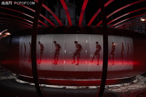 力挺BRAVIA西洋镜!球星卡卡现场助阵