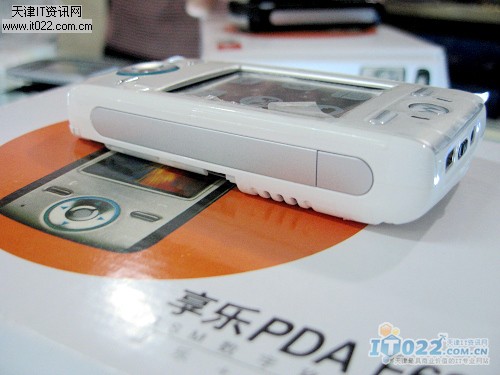 老款经典再现 MOTO E680i惊爆低价_摩托罗拉