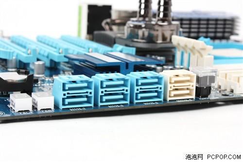 AMD板皇再添新丁!技嘉890FXA-UD7图秀 