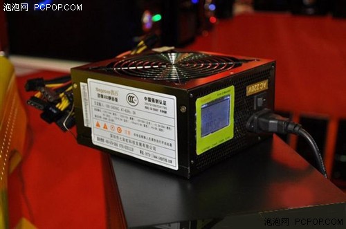 computex2010：鑫谷电源装备液晶屏幕 