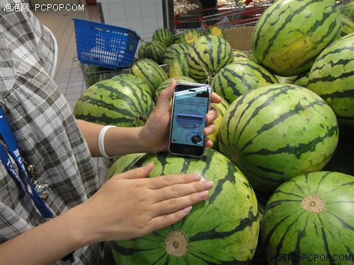 iPhone挑西瓜！夏日实测苹果新奇应用 