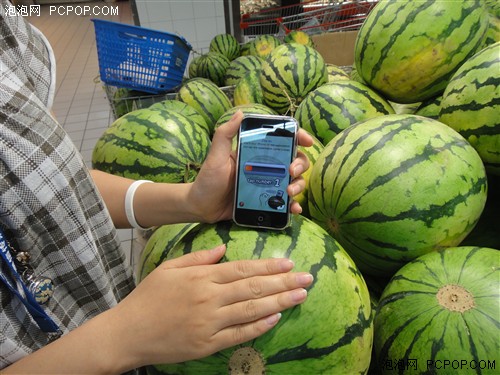 iPhone挑西瓜！夏日实测苹果新奇应用 