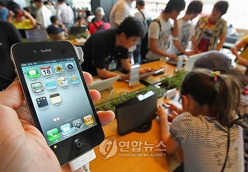 13小时13万部 iPhone4韩国首发受热捧 