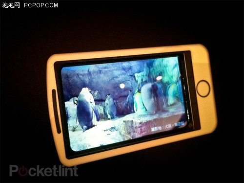 夏普展示手机用裸眼3D屏幕及3D摄像头 