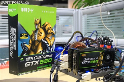 给力到爆！GTX580 SLI三屏爽玩[COD7]  