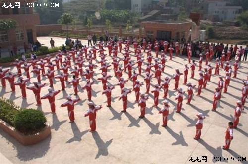 双飞燕厚爱无疆 尖山小学冬运行 