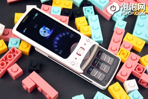 秀出最真的我 白色OPPO A209新机评测