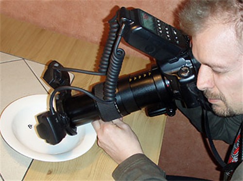 Stefan Sollfors taking a spider photo with a Canon DSLR and an MP-E65 lens and a MT-24EX flash.