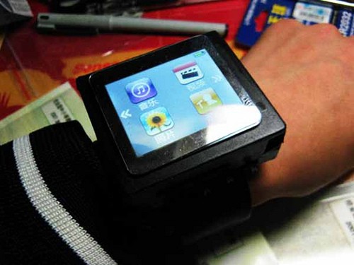 绝对给力!牛人4小时拆iPod自制iWatch 