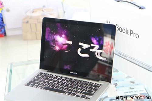 泡泡网编辑村里买新MacBook Pro领回家 