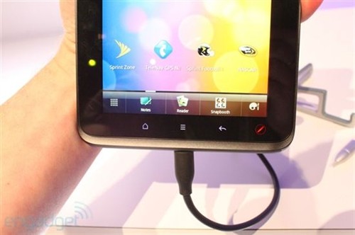 4G版HTC Flyer：EVO View 4G动手玩 