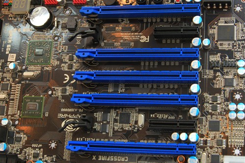 7条PCIE 蓝宝990FX主板亮相Computex 