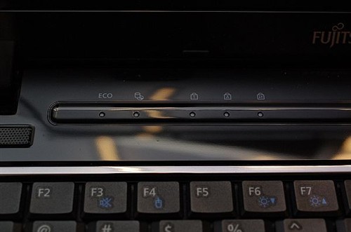 富士通主打机型Lifebook PH701动手玩 