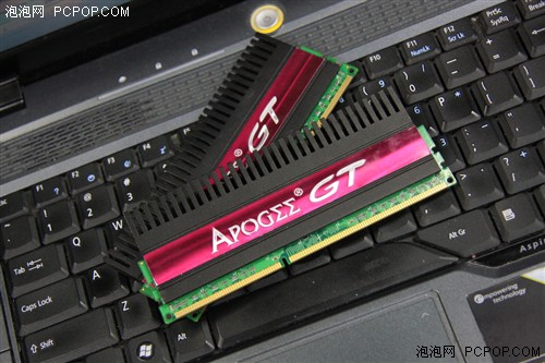 四块GTX580上阵 AMD平台SLI性能首爆! 