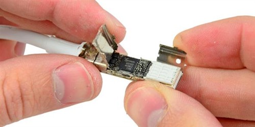 苹果Thunderbolt线缆拆解:内含12芯片 