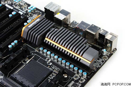 决战990FX 四路GTX580对决四路HD6970 