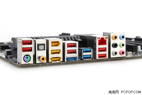 决战990FX 四路GTX580对决四路HD6970 