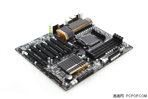 决战990FX 四路GTX580对决四路HD6970 