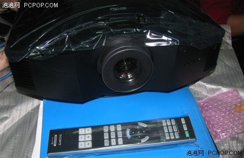 索尼HW30ES首批投影机27999元送幕布 