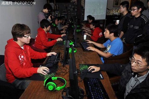 Razer与边锋战略合作暨路人商城正式上线 