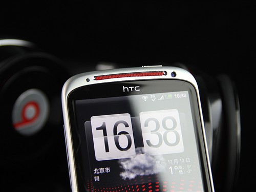 魔声附体音乐旗舰手机 HTC Z715e评测 