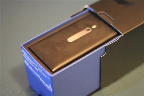 全球限量版Lumia800蝙蝠侠版开箱对比 