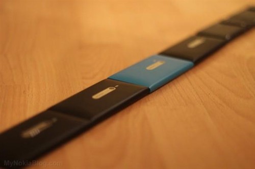 全球限量版Lumia800蝙蝠侠版开箱对比 