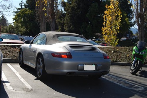 图说硅谷停车场：保时捷却只是街车！ 