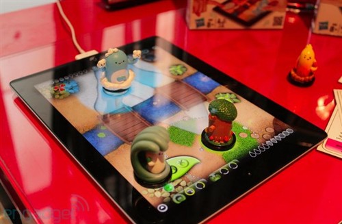 与iPad搭配玩 孩之宝桌上游戏zAPPed 