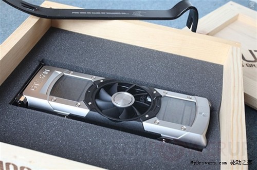 GeForce GTX690媒体评测卡开箱照曝光 