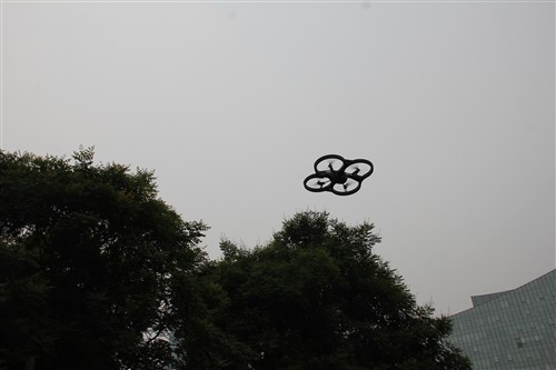 不乏童真 AR.Drone2.0舞动高空华尔兹 