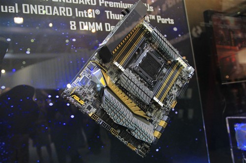 板载GTX680 华硕宙斯X79亮相Conputex 