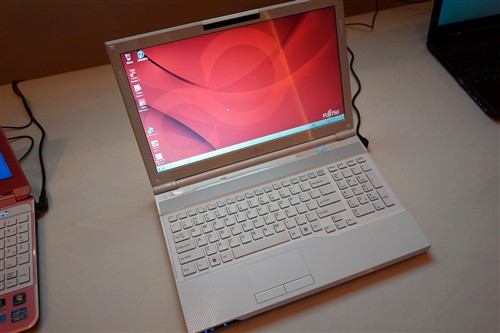 富士通个人电脑发布2012年夏季新产品_富士通