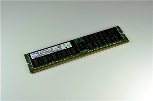 三星展示业界首个单条16GB DDR4内存! 