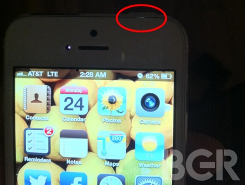 iPhone 5又曝质量问题：电话顶部漏光 