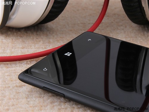 运行流畅/拍照佳/WP8手机 HTC 8X评测 