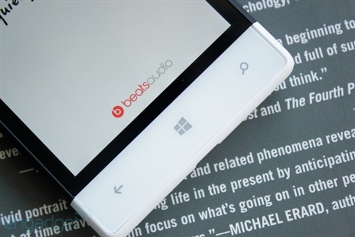 HTC 8S外媒解析:设计带感的WP8入门机 