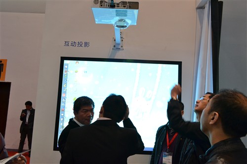 艾洛维携新品亮相infoComm China2013 