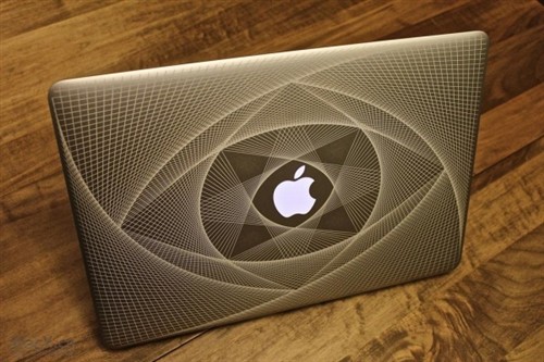 震撼的视觉享受 Macbook Pro上盖雕刻 