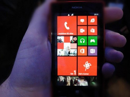 主打低端音乐市场 Lumia 525再次曝光 