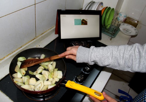 万种菜谱掌握 触控超极本让美食家中享 