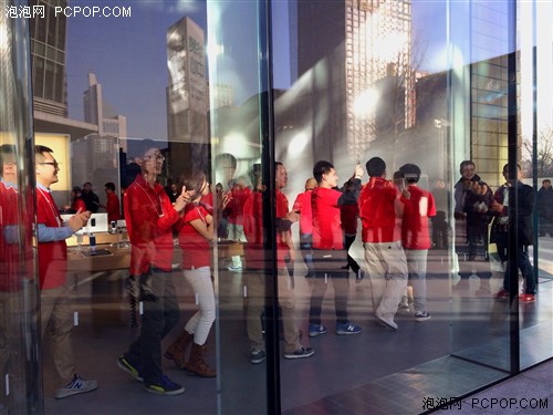 镜头下的北京：黄金版5s拍华贸苹果店 