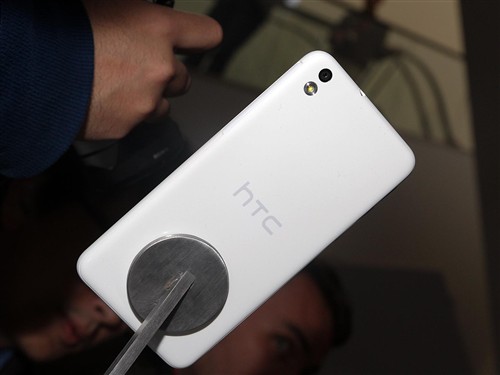 中端配置/多彩外壳 HTC Desire 816发布 
