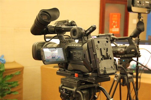 JVC发布最新肩扛式专业高清摄录一体机 