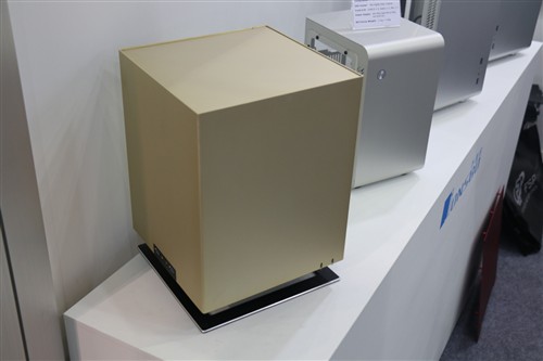 乔思伯W1升级版W2分体式机箱亮相电脑展