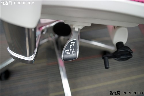 青春气息逼人 联友ioo人体工学椅评测 